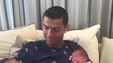 "Ronaldo è uno str... immorale a utilizzare madre surrogata": l'attacco del medico Martins