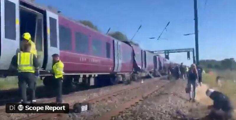 Scontro tra due treni a nord di Londra: FOTO 2