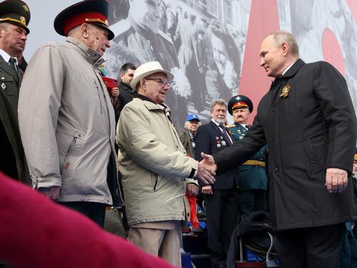 "Dalla Nato minaccia inammissibile ai nostri confini": Putin parla durante le celebrazioni del 9 maggio