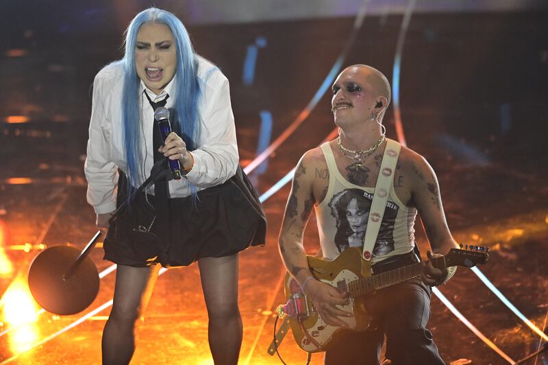 Sanremo 2024: ecco il look della quarta serata del Festival di Loredana Bertè 6