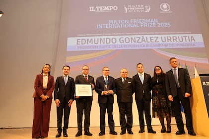 La premiazione di Edmundo González Urrutia 12