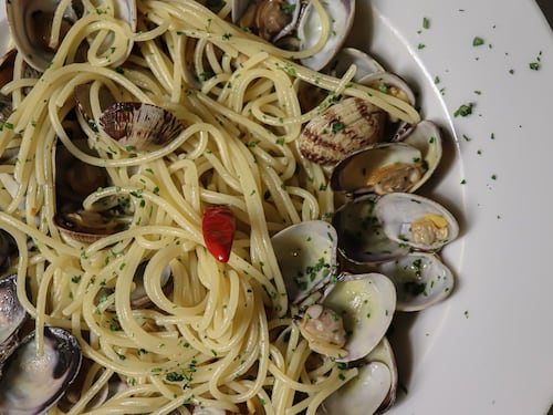 Rischio chimico, richiamato un lotto di vongole surgelate: di che marchio si tratta e quali pericoli si corrono nel consumarle