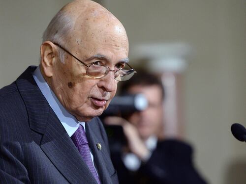 Caso Geithner, Napolitano scarica il barile: complotto contro il Cav? Non so nulla