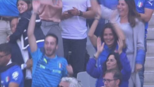 Conte e l'abbraccio con la moglie dopo la partita con la Spagna 6