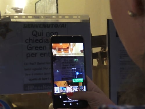 "Ci scambiamo il Green pass": così i furbetti aggirano le regole