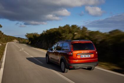 Dacia Jogger Hybrid 140: guarda la gallery del crossover ibrido multispazio 10