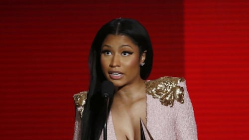 Nicki Minaj in topless per i fan 22