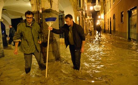 Chiavari: sott'acqua: danni e disagi causati dall'Entella 11