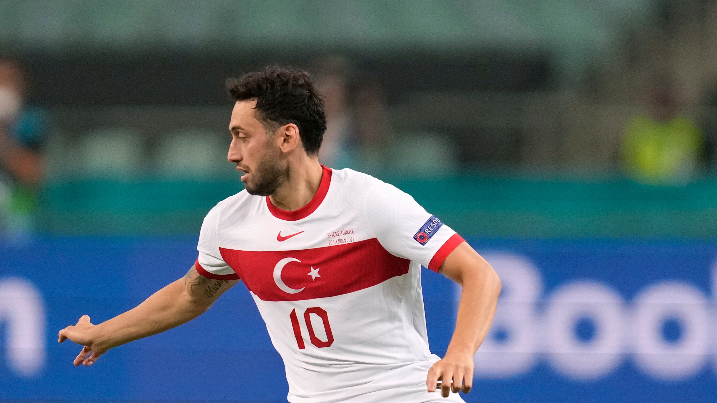 Un Europeo da disastro e un ingaggio da re. Il paradosso Calhanoglu