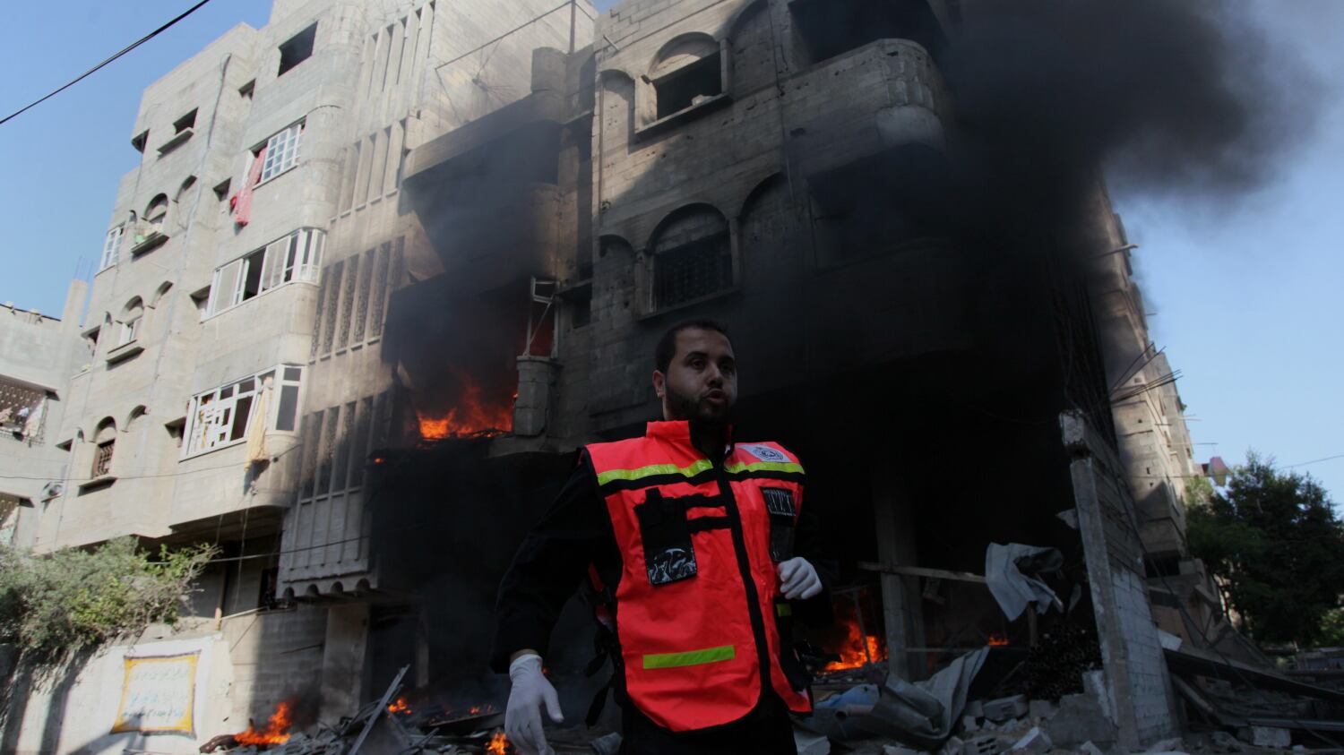 Gaza, terza notte di raid aerei israeliani