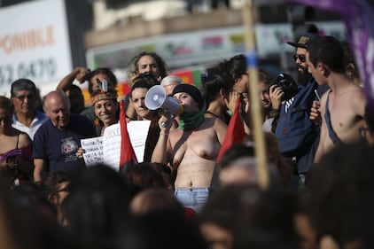 In Argentina è il "tetazo", per diffondere il topless 19