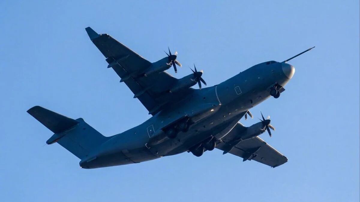 Spunta un nuovo aereo militare cinese: cosa sappiamo del colosso dei cieli Y-15