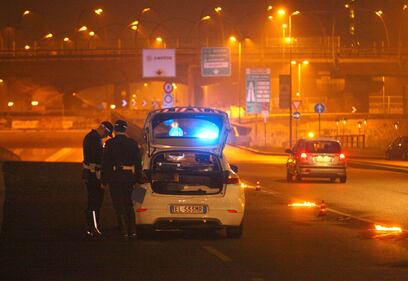 Incidente in via Famagosta, morta donna incinta e un bimbo 5