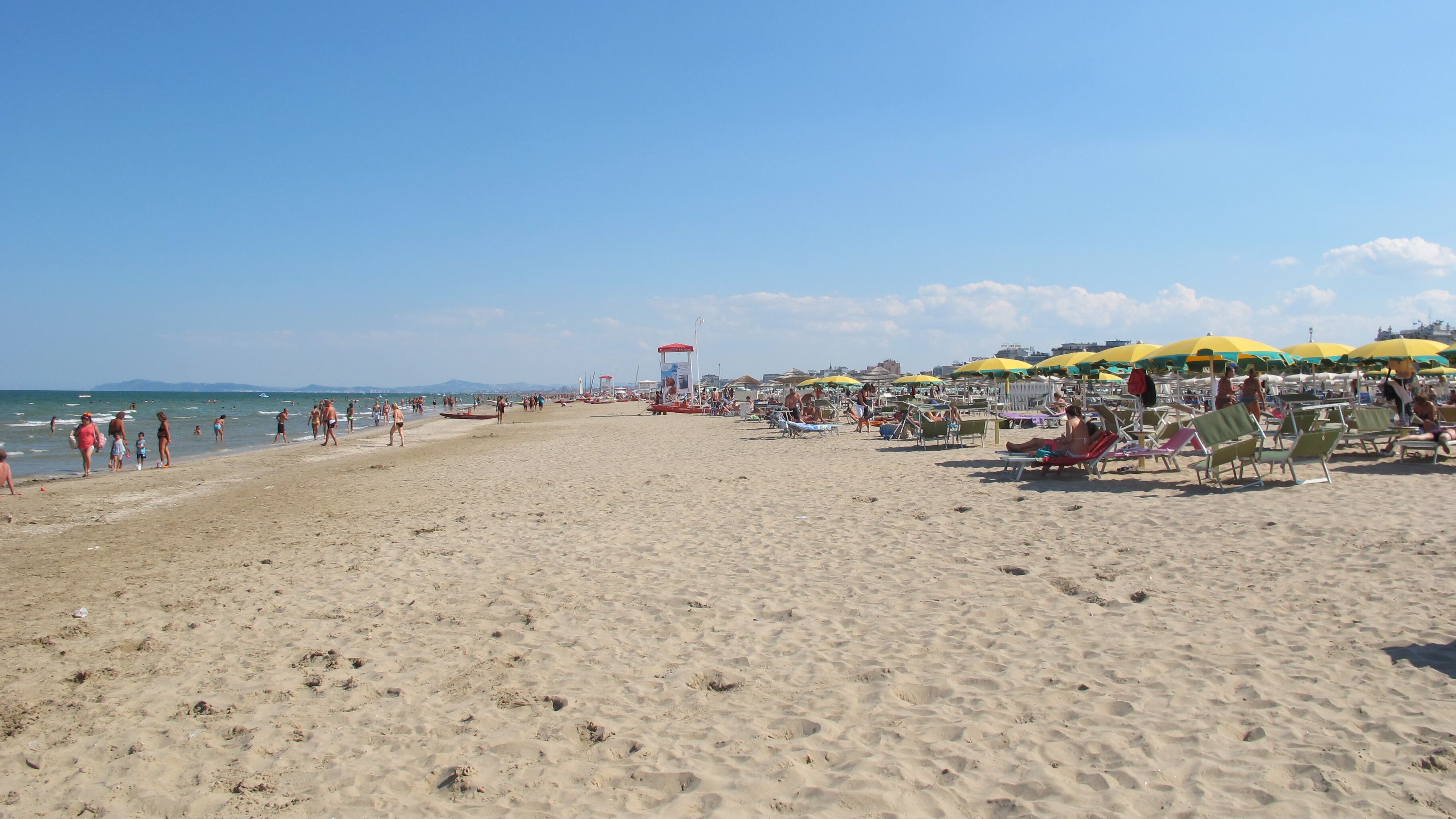Rimini, denunciò lo stupro in spiaggia: oggi la 15enne conferma le accuse contro il coetaneo