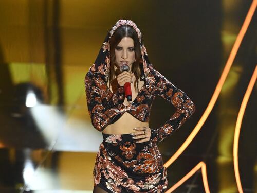 Sanremo 2024: ecco il look della terza serata del Festival di Angelina Mango