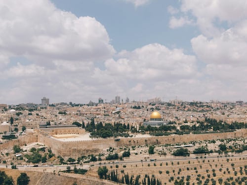 Un caffè a Gerusalemme apre durante lo Shabbat: è scontro tra ebrei laici e ultraortodossi