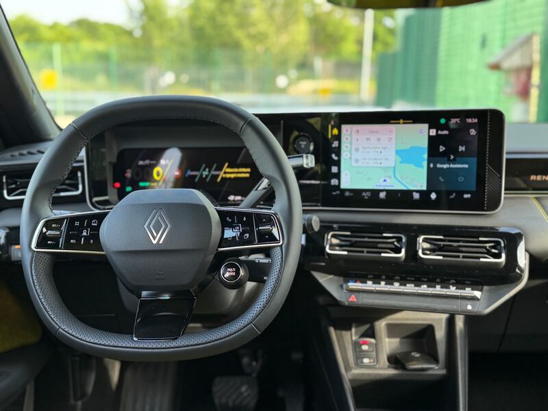 Renault 5 E-Tech: guarda la gallery della nuova elettrica dal design iconico 18
