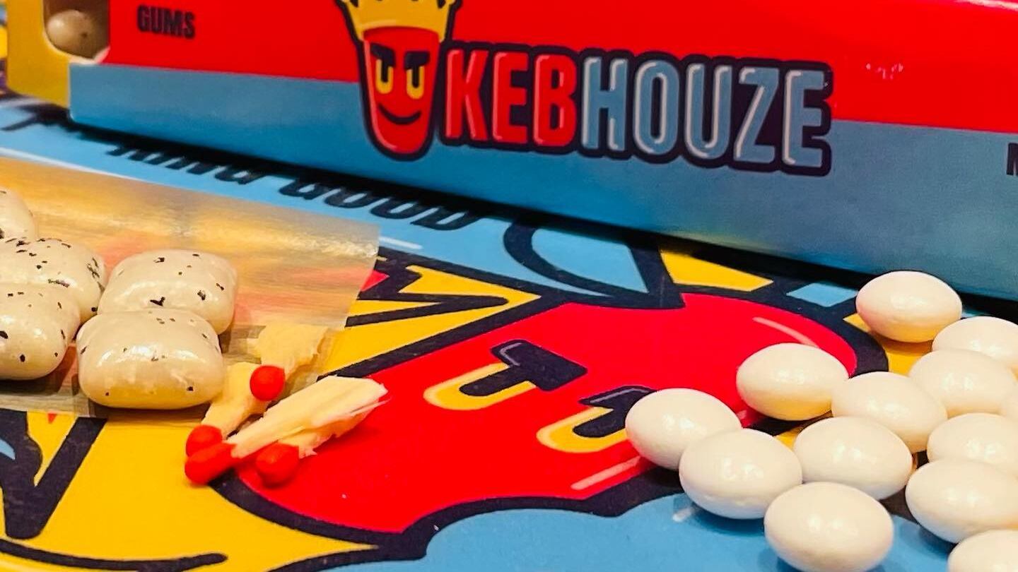 Preservativi e kit per fumare ai bambini: bufera sul fast-food di Gianluca Vacchi