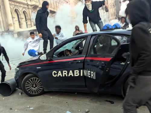 Scontri a Milano, Salvini: “Scene vergognose, riproporremo disegno di legge ‘Chi rompe paga’”