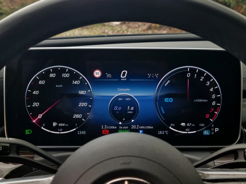 Mercedes Classe C 300e: le foto del plug-in della Stella 20