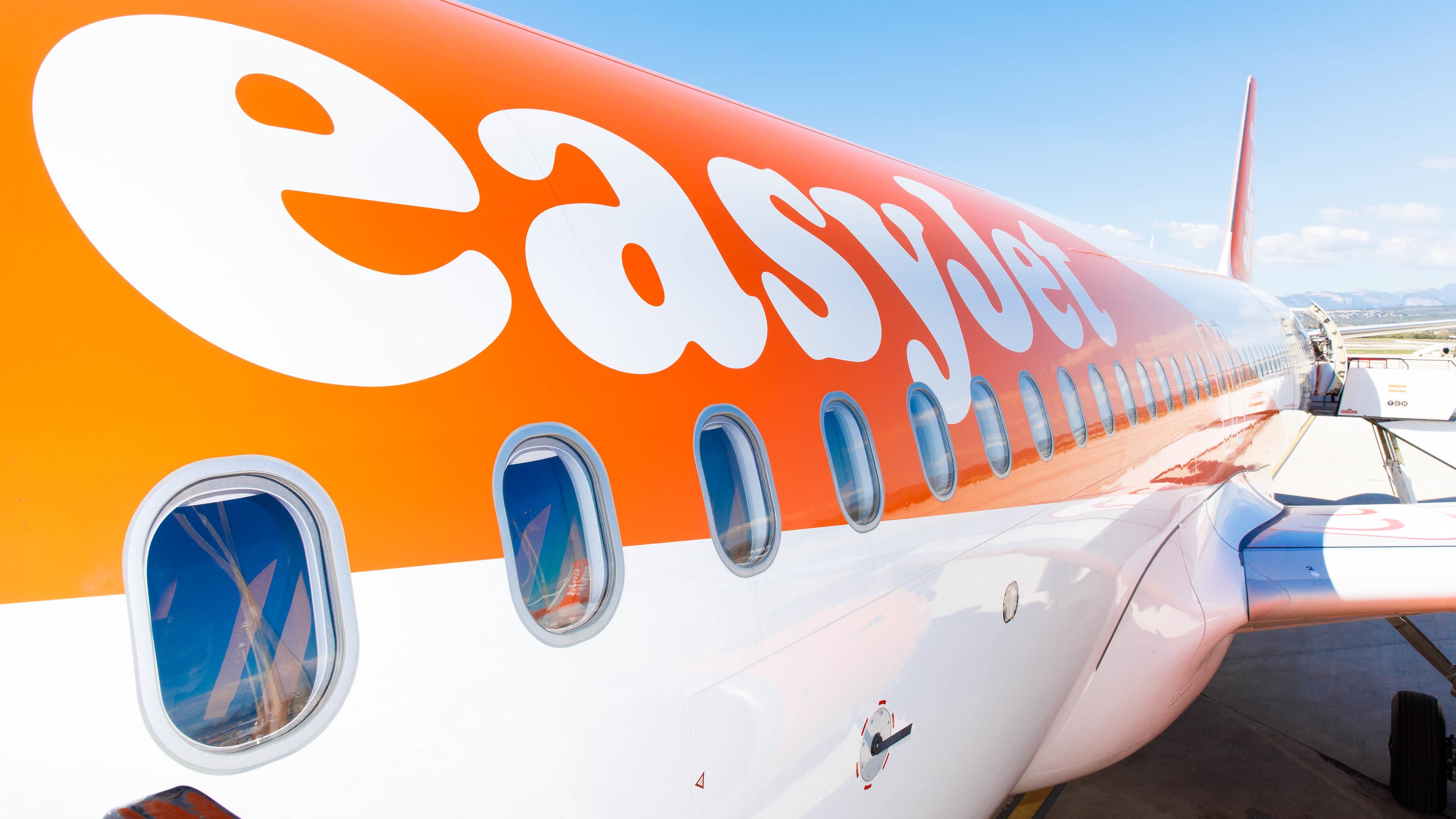 L'aereo è senza pilota: passeggero-eroe lo guida a destinazione