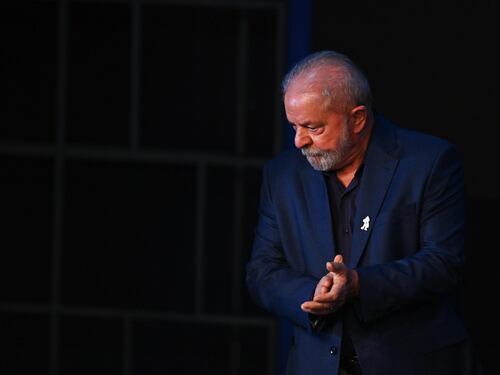 Tensione a Brasilia per l'insediamento di Lula. Sventato un attentato con un camion-bomba