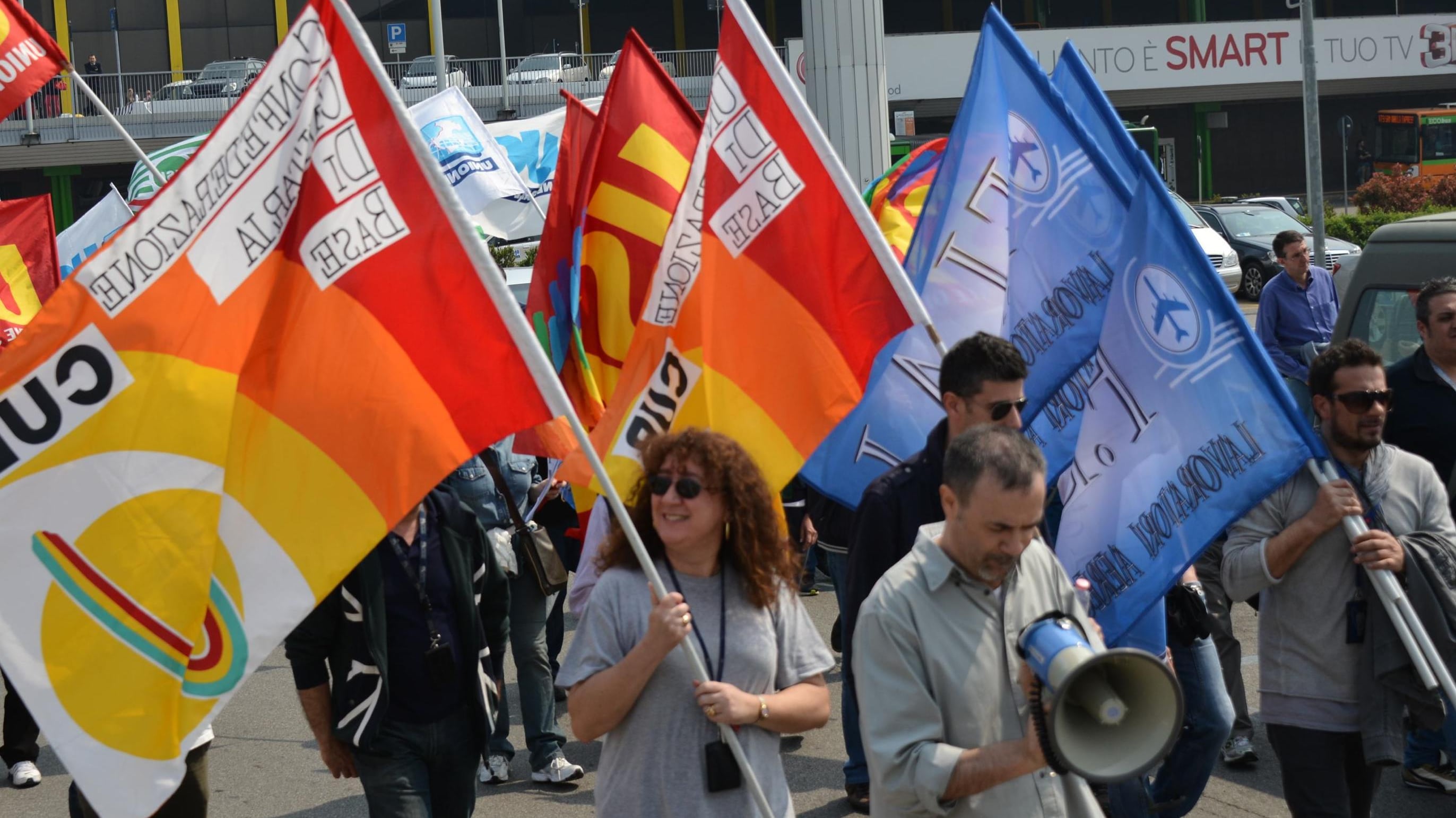 Sea, la protesta blocca l'accesso a LinateDipendenti di Handling in strada contro i tagli