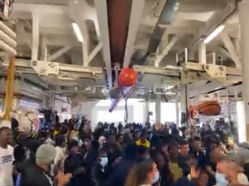 Geo Barents, musica da discoteca e balli: cosa è successo sulla nave Ong