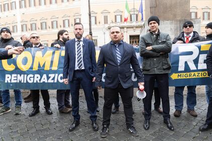 L'opposizione contro la conferenza sulla remigrazione occupa la sala stampa della Camera 11