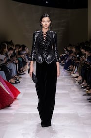 Armani veste le donne di perle e per i suoi 90 anni si regala uno storico palazzo nel cuore di Parigi 6