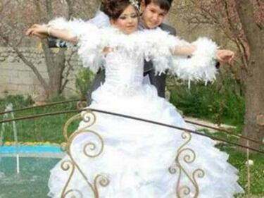 Le foto del baby matrimonio: 10 anni lei, 14 lui 1