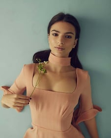 Emily Ratajokowski, quasi fuori di capezzolo 5
