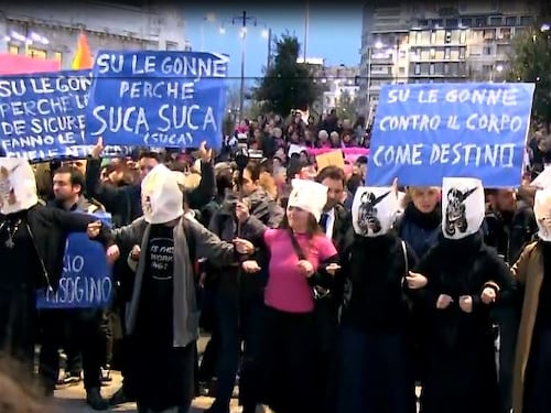 In piazza senza mutande: l'ultima farsa delle femministe