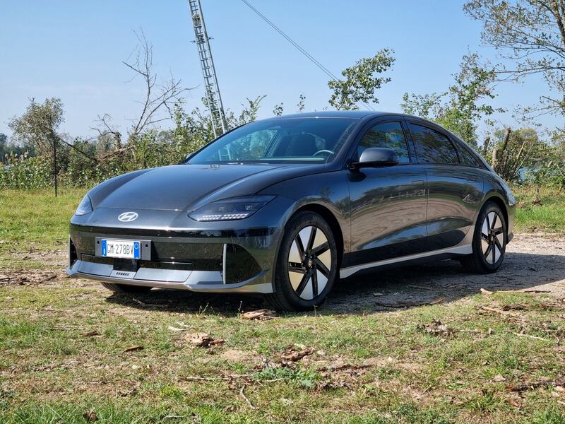 Hyundai Ioniq 6: guarda la gallery della berlina elettrica da oltre 500 km 1