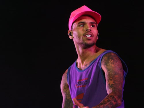 Nuove accuse a Chris Brown: "Stuprata al party in casa sua"