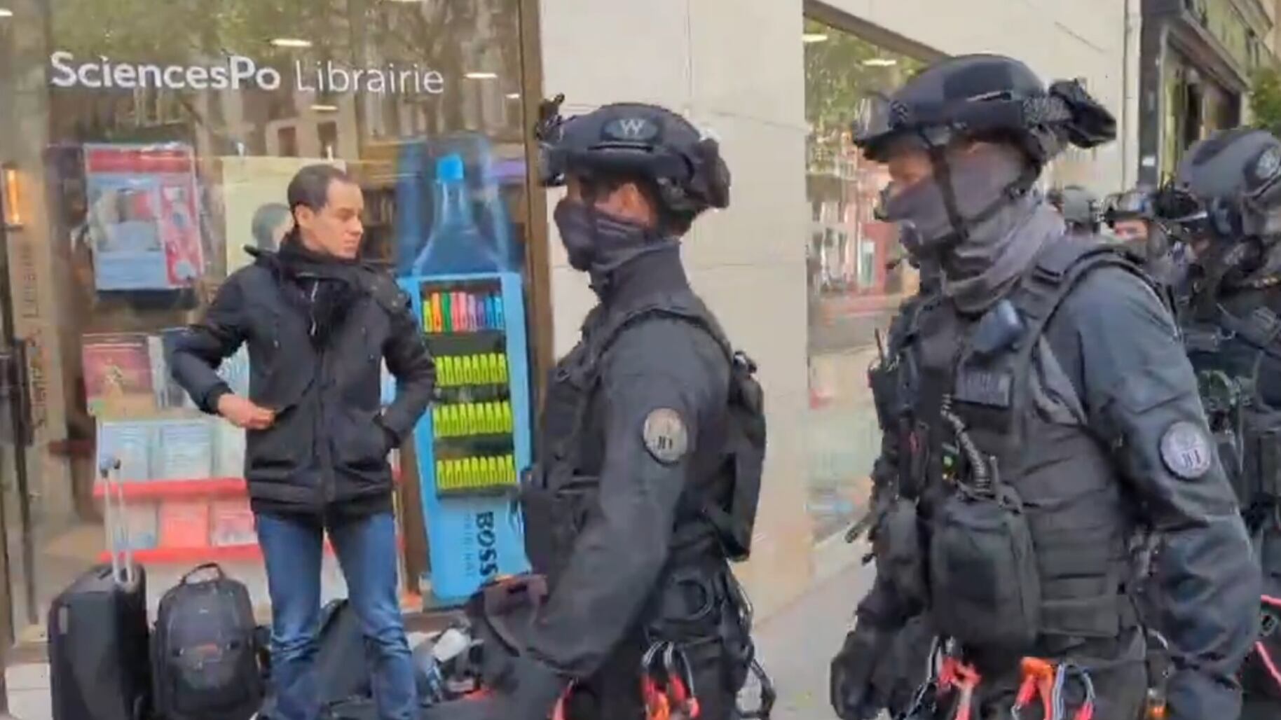 Francia, studenti pro Gaza occupano Sciences Po: caos e tafferugli