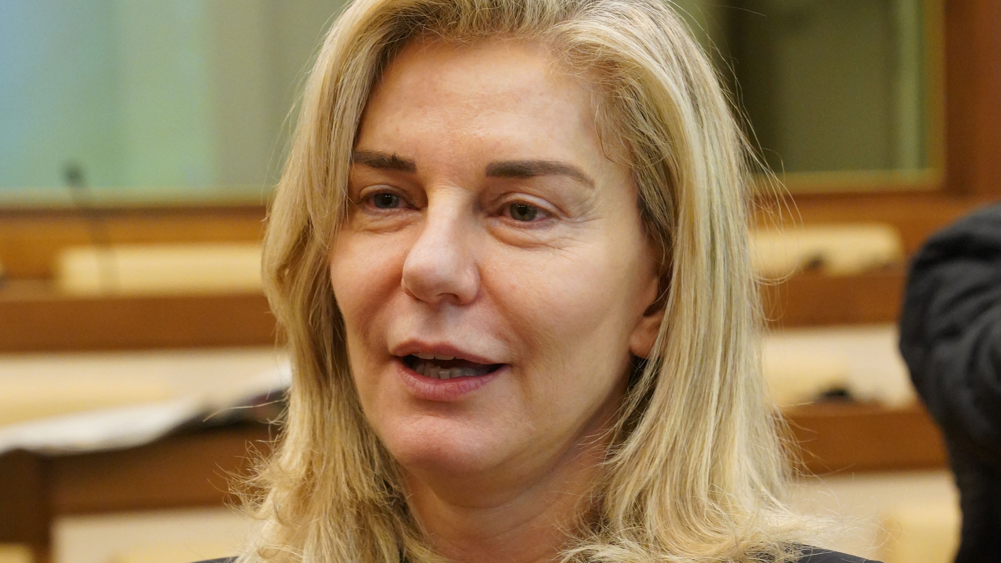 Basile, la pseudo ambasciatrice diventata star tv perché equipara Hamas a israeliani e americani