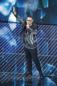 Sanremo 2016: gli abiti della prima serata 17