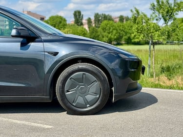 Tesla Model Y Standard: guarda tutte le foto 3