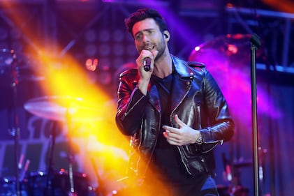 Adam Levine dei Maroon 5 nudo nel nuovo video 17