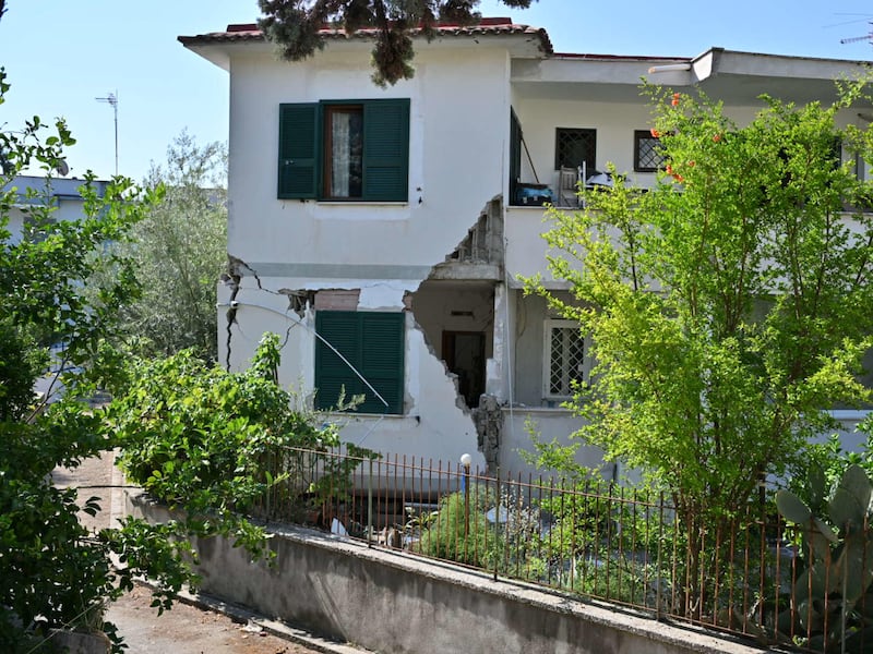 Campi Flegrei, il vero nemico è l’abusivismo