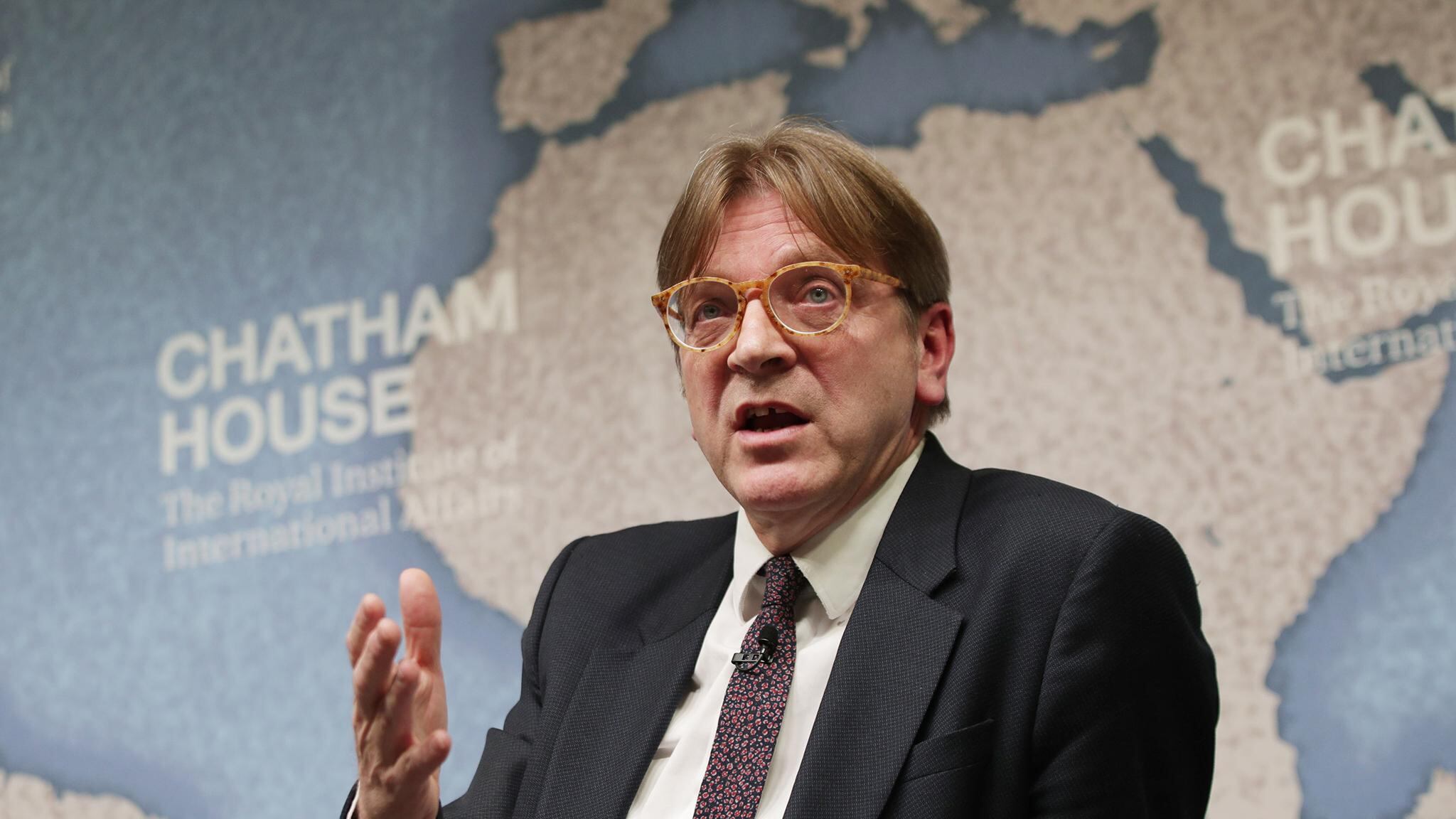 Il tweet di Verhofstadt in italiano: "Dobbiamo riformare l'eurozona insieme"