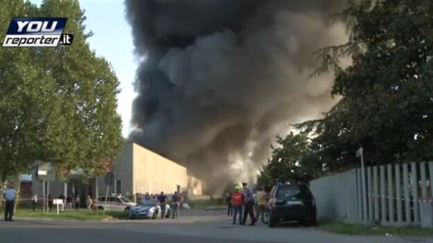 Incendio a Monza, nube sulla Brianza