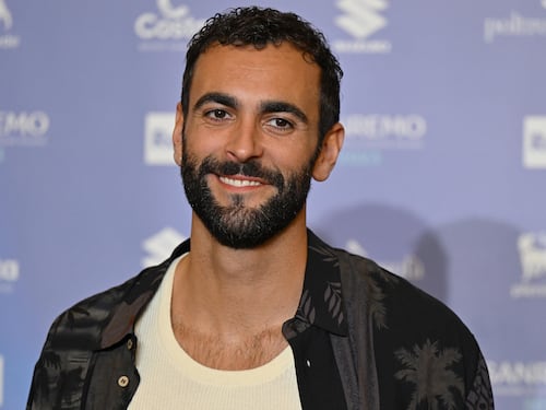Dismorfismo corporeo, cos’è la malattia di cui soffre Marco Mengoni