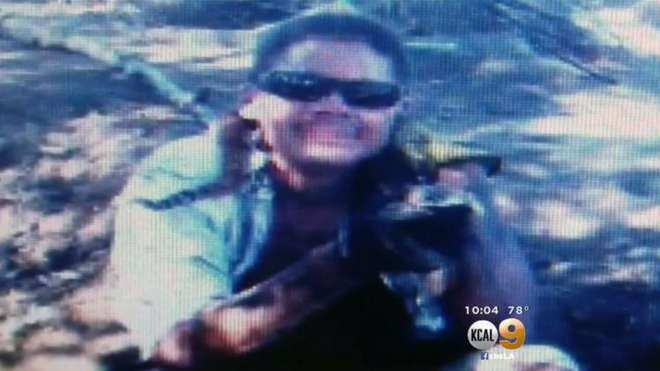 Fa un selfie col serpente, rischia di perdere la mano