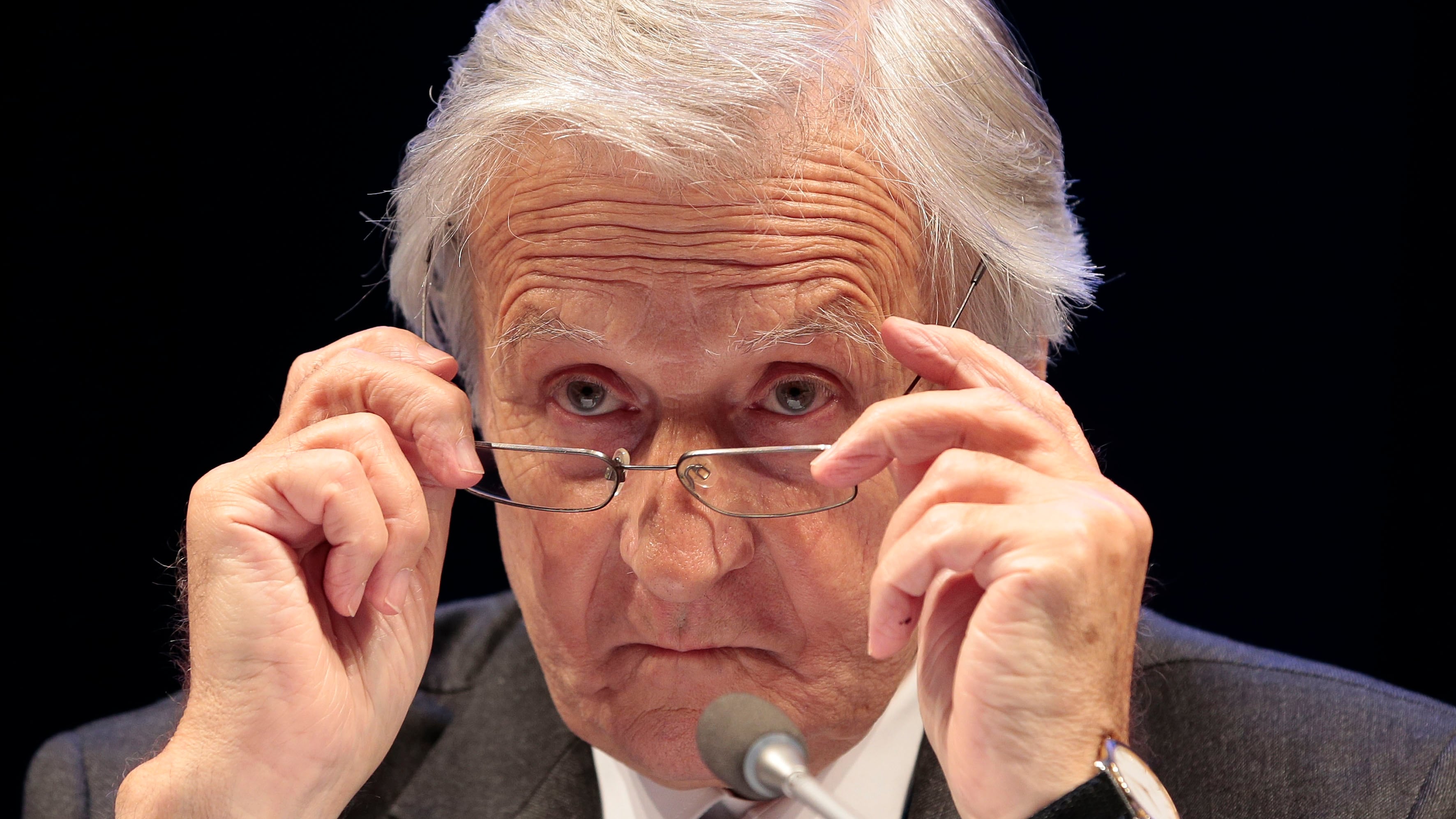 "Non mantiene le promesse, fa sempre retromarcia". L'attacco di Trichet a Trump