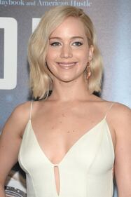 Jennifer Lawrence senza reggiseno alla première di Joy 27