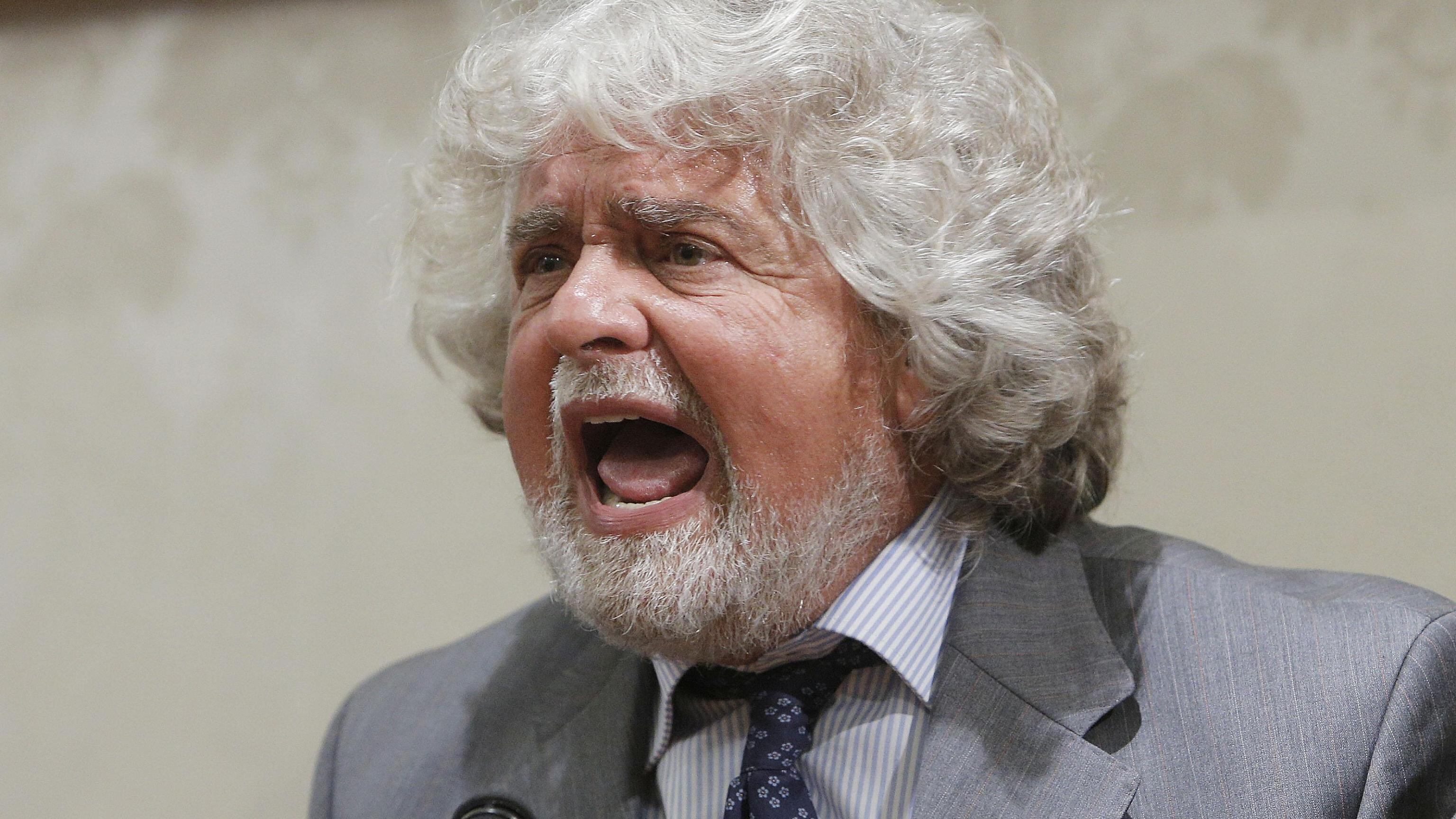 Grillo: "Napolitano faccia un passo indietro"