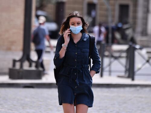 "Covid-19 si sta indebolendo: così diminuisce la carica virale"