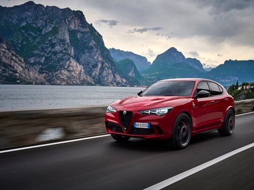 Alfa Romeo Stelvio Quadrifoglio 2023: prova su strada e in pista, ecco come va